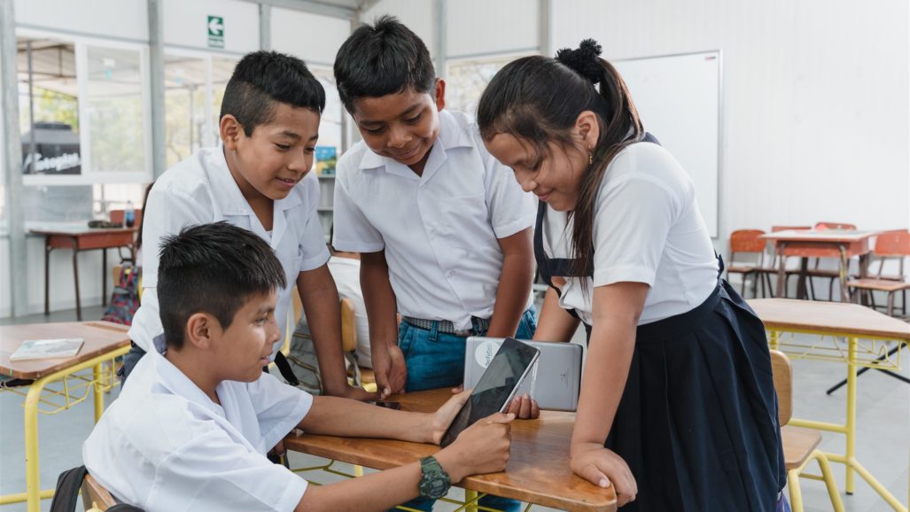 Más de 1 millón de escolares, profesores y jóvenes beneficiados con programas educativos, sociales y tecnológicos